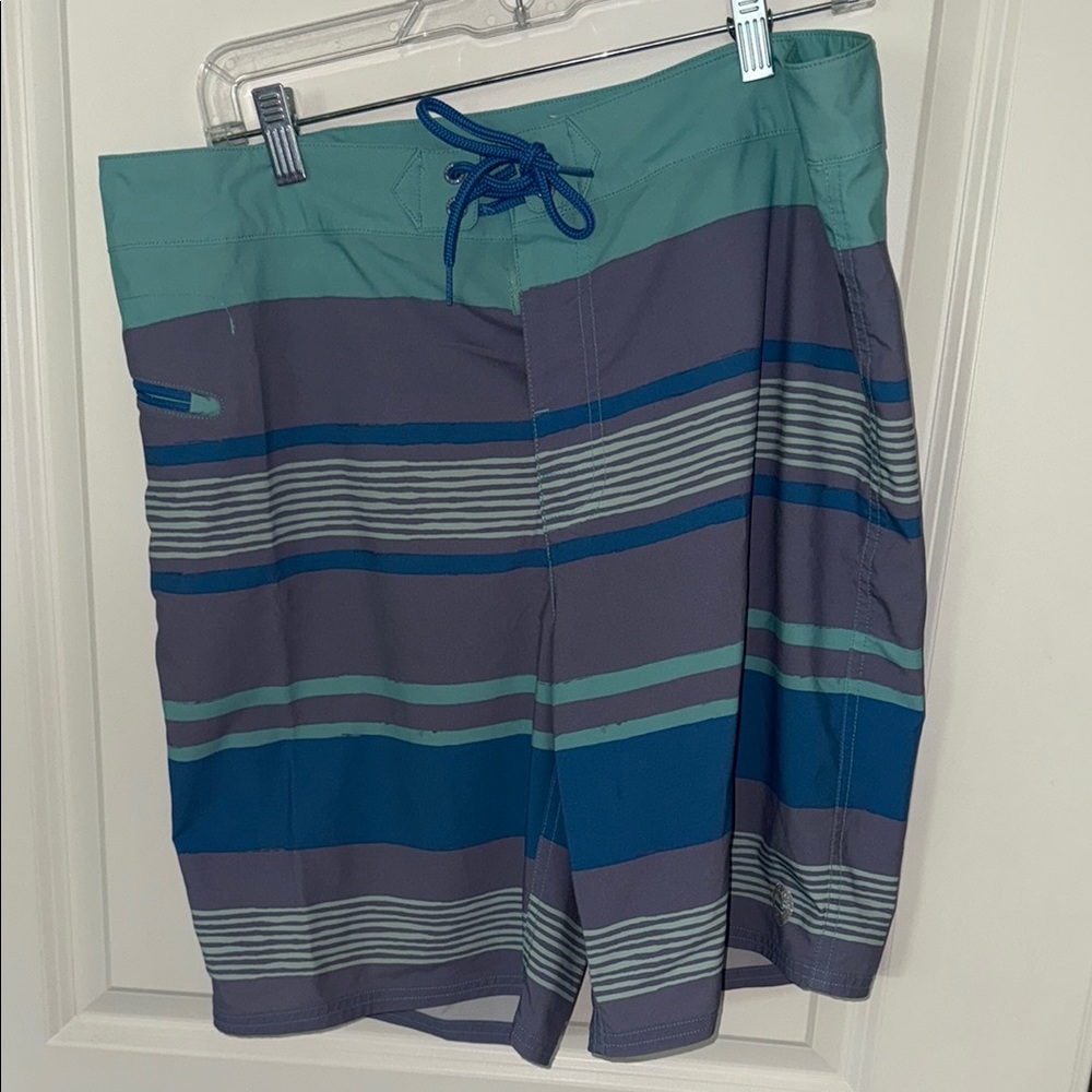 Vineyard vines Men's Blue and Gray Striped Swim Shorts